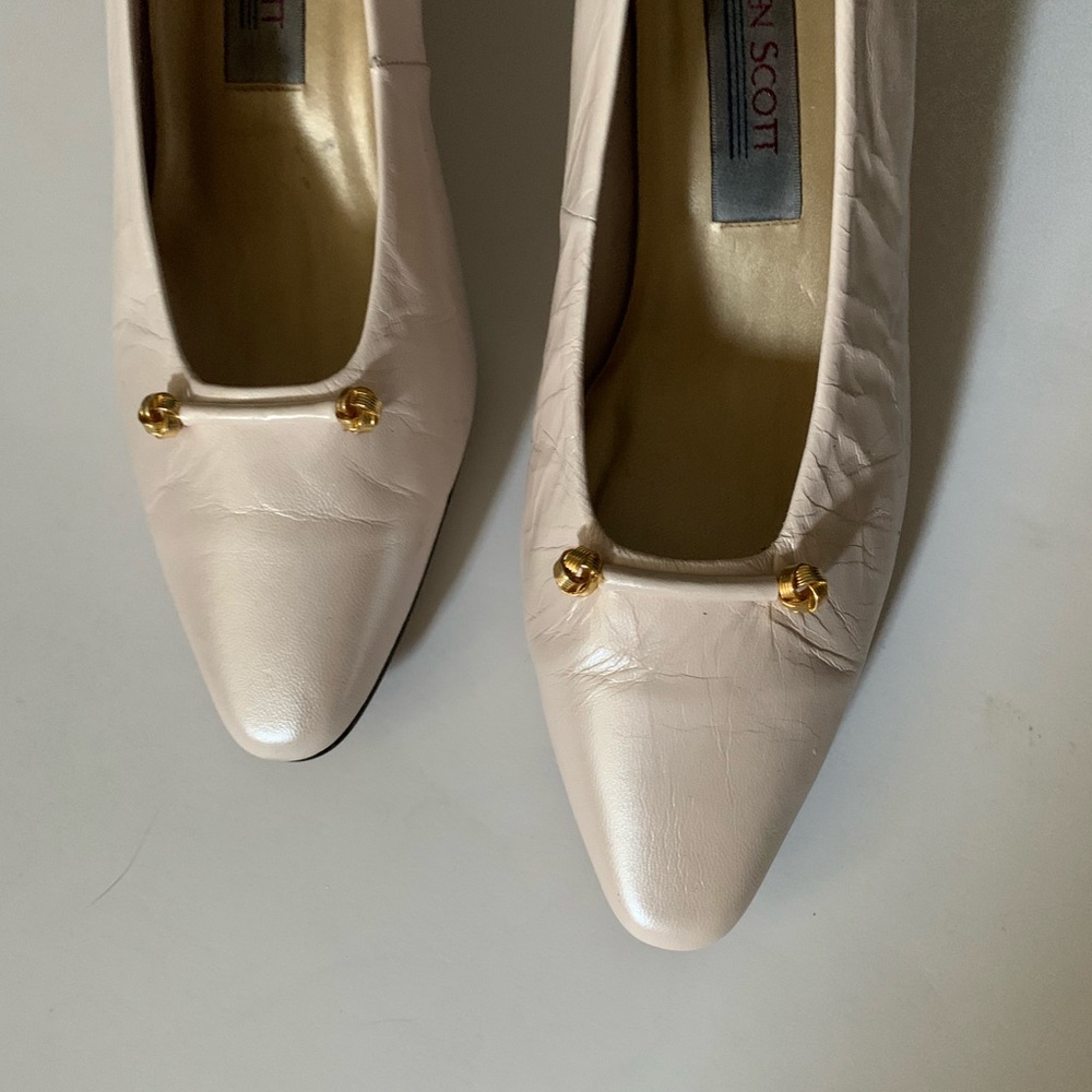 Vintage Karen Scott leather blush pink kitten heels